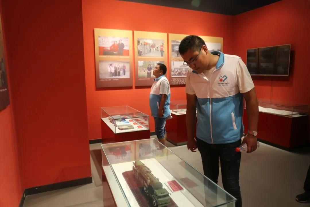 参观2.jpg